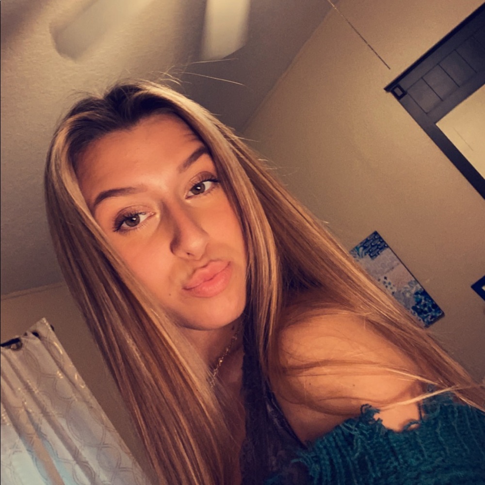 Meet your Posher, Ella